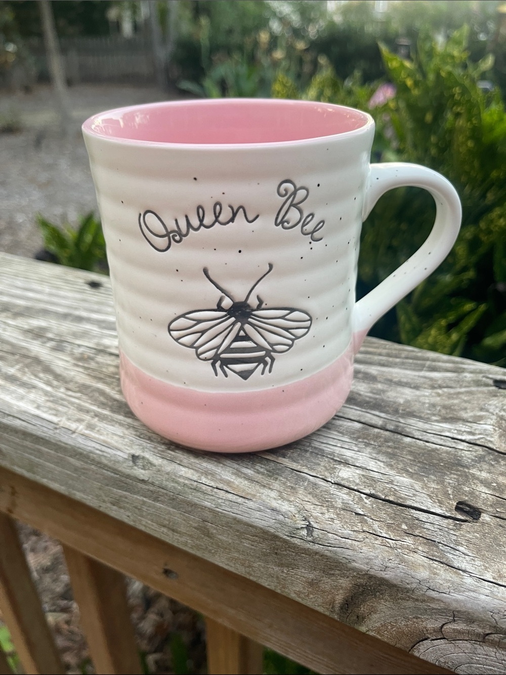 Heartland Hive QUEEN BEE stoneware mug